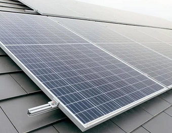 منشآت الطاقة الشمسية التجارية في الولايات المتحدة تصل إلى آفاق جديدة